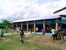 Kleuter school gebouwdin de Gambia